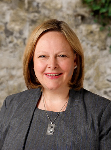 Carola Ahrens, Kundenbetreuung